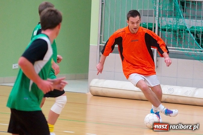 Zdjęcie w galerii na portalu naszraciborz.pl: Słaba inauguracja Feniksa. Nerwówka w starciu Tritli i Wychylylybymy wiadomości z regionu