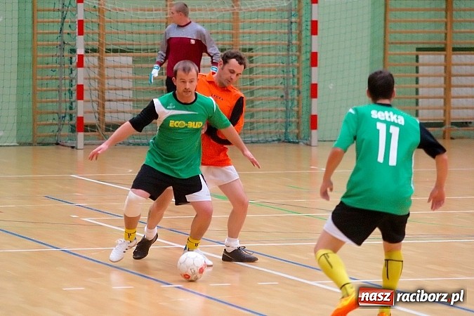 Zdjęcie w galerii na portalu naszraciborz.pl: Słaba inauguracja Feniksa. Nerwówka w starciu Tritli i Wychylylybymy wiadomości z regionu