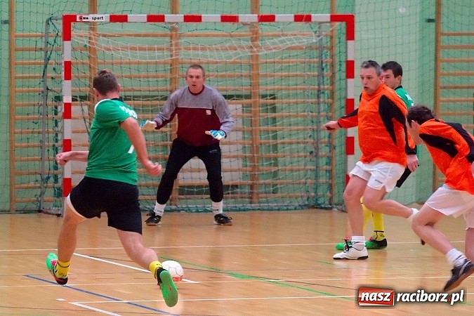 Zdjęcie w galerii na portalu naszraciborz.pl: Słaba inauguracja Feniksa. Nerwówka w starciu Tritli i Wychylylybymy wiadomości z regionu