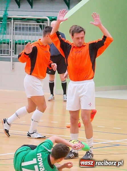 Zdjęcie w galerii na portalu naszraciborz.pl: Słaba inauguracja Feniksa. Nerwówka w starciu Tritli i Wychylylybymy wiadomości z regionu