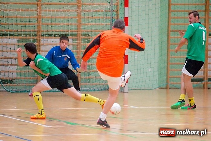 Zdjęcie w galerii na portalu naszraciborz.pl: Słaba inauguracja Feniksa. Nerwówka w starciu Tritli i Wychylylybymy wiadomości z regionu
