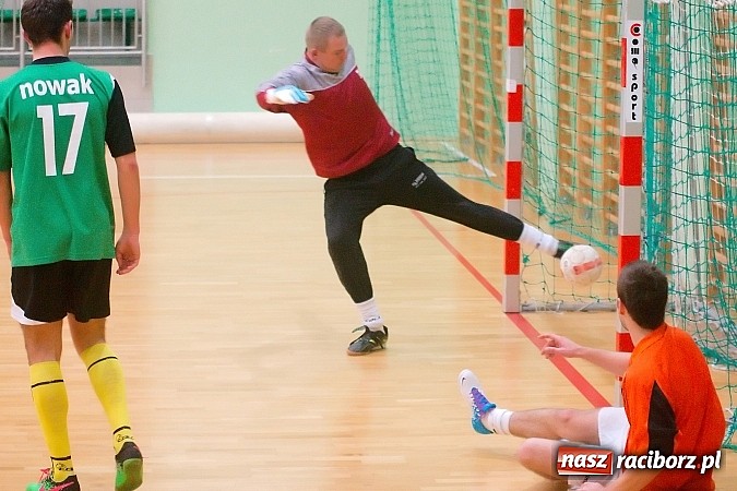 Zdjęcie w galerii na portalu naszraciborz.pl: Słaba inauguracja Feniksa. Nerwówka w starciu Tritli i Wychylylybymy wiadomości z regionu