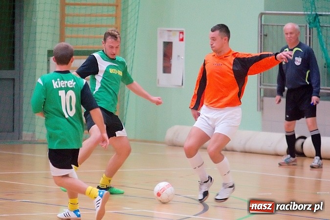 Zdjęcie w galerii na portalu naszraciborz.pl: Słaba inauguracja Feniksa. Nerwówka w starciu Tritli i Wychylylybymy wiadomości z regionu