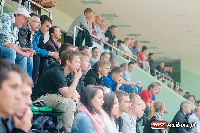 Zdjęcie w galerii na portalu naszraciborz.pl: Słaba inauguracja Feniksa. Nerwówka w starciu Tritli i Wychylylybymy wiadomości z regionu