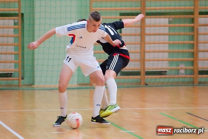 Zdjęcie w galerii na portalu naszraciborz.pl: Słaba inauguracja Feniksa. Nerwówka w starciu Tritli i Wychylylybymy wiadomości z regionu