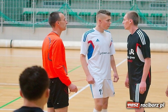 Zdjęcie w galerii na portalu naszraciborz.pl: Słaba inauguracja Feniksa. Nerwówka w starciu Tritli i Wychylylybymy wiadomości z regionu