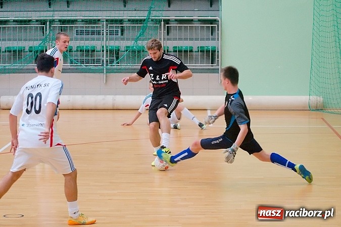 Zdjęcie w galerii na portalu naszraciborz.pl: Słaba inauguracja Feniksa. Nerwówka w starciu Tritli i Wychylylybymy wiadomości z regionu