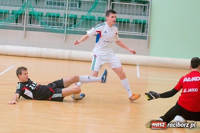 Zdjęcie w galerii na portalu naszraciborz.pl: Słaba inauguracja Feniksa. Nerwówka w starciu Tritli i Wychylylybymy wiadomości z regionu