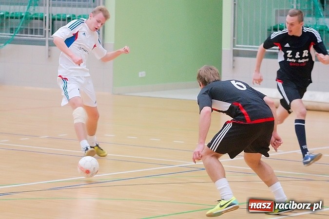 Zdjęcie w galerii na portalu naszraciborz.pl: Słaba inauguracja Feniksa. Nerwówka w starciu Tritli i Wychylylybymy wiadomości z regionu