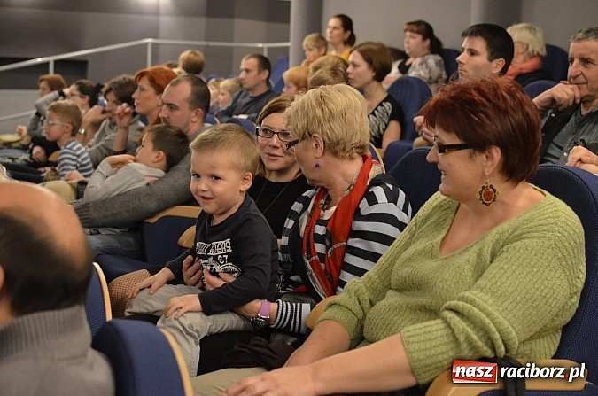 Zdjęcie w galerii na portalu naszraciborz.pl: Pchła Szachrajka bawiła dzieci w raciborskiej Strzesze wiadomości z regionu