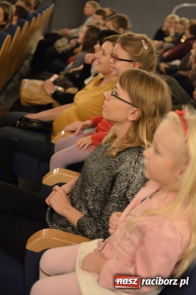 Zdjęcie w galerii na portalu naszraciborz.pl: Pchła Szachrajka bawiła dzieci w raciborskiej Strzesze wiadomości z regionu