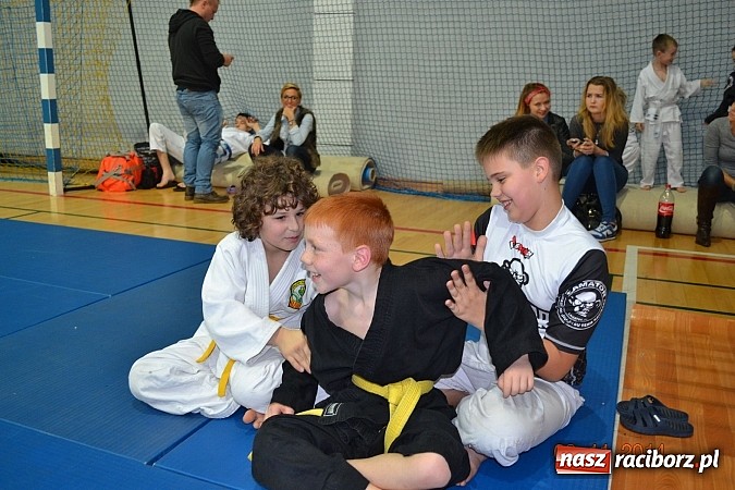 Zdjęcie w galerii na portalu naszraciborz.pl: Udany start najmłodszych Łamatorów wiadomości z regionu