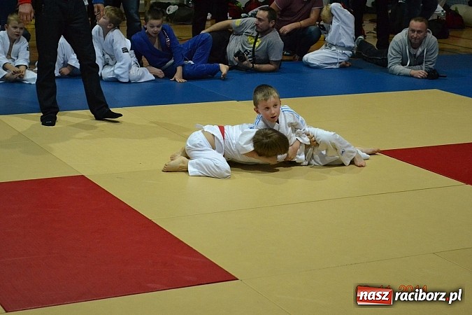 Zdjęcie w galerii na portalu naszraciborz.pl: Udany start najmłodszych Łamatorów wiadomości z regionu