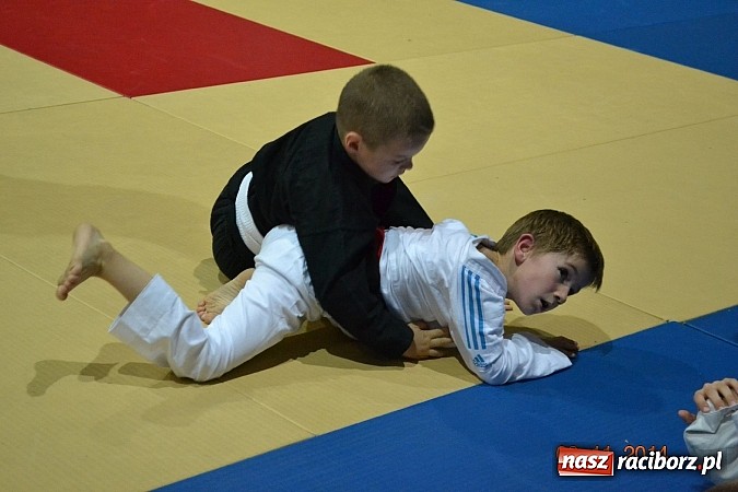 Zdjęcie w galerii na portalu naszraciborz.pl: Udany start najmłodszych Łamatorów wiadomości z regionu