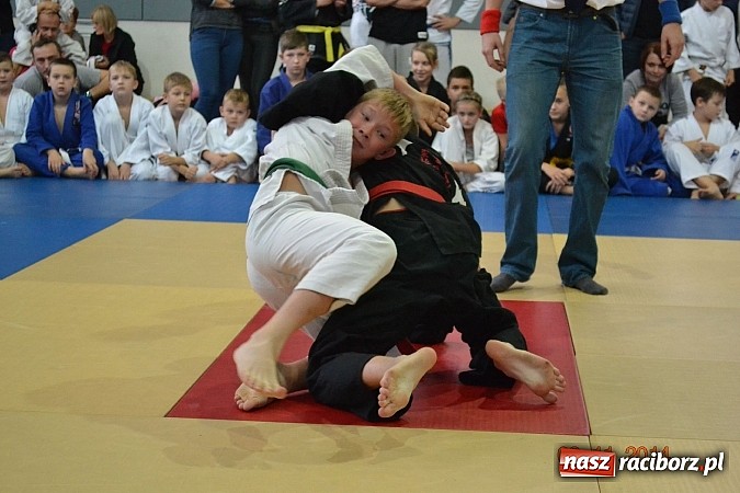 Zdjęcie w galerii na portalu naszraciborz.pl: Udany start najmłodszych Łamatorów wiadomości z regionu