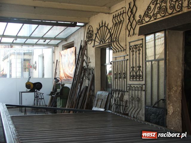 Zdjęcie w galerii na portalu naszraciborz.pl: Majstrowa młotem wywija wiadomości z regionu