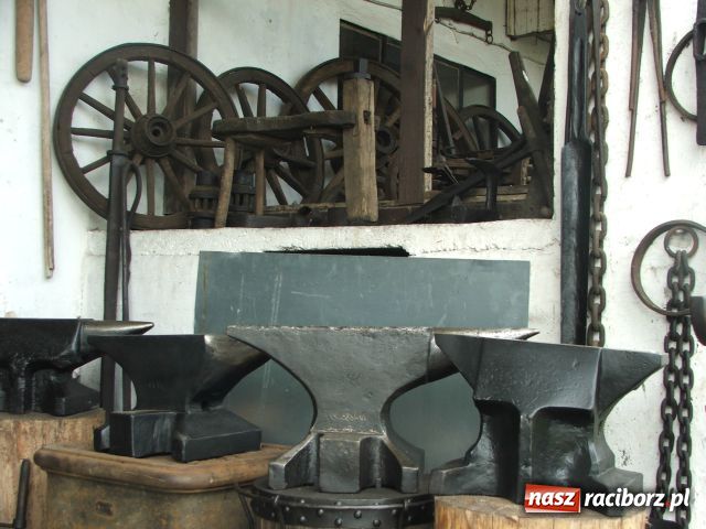 Zdjęcie w galerii na portalu naszraciborz.pl: Majstrowa młotem wywija wiadomości z regionu