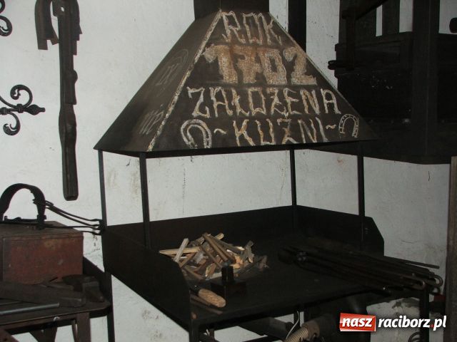 Zdjęcie w galerii na portalu naszraciborz.pl: Majstrowa młotem wywija wiadomości z regionu