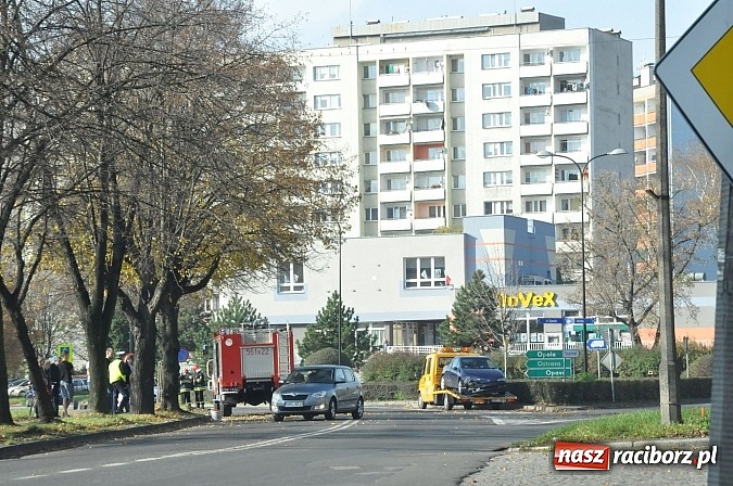 Zdjęcie w galerii na portalu naszraciborz.pl: Kierująca oplem tigrą wymusiła pierwszeństwo i wjechała w seata wiadomości z regionu