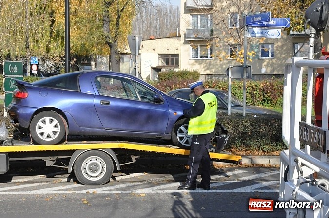 Zdjęcie w galerii na portalu naszraciborz.pl: Kierująca oplem tigrą wymusiła pierwszeństwo i wjechała w seata wiadomości z regionu