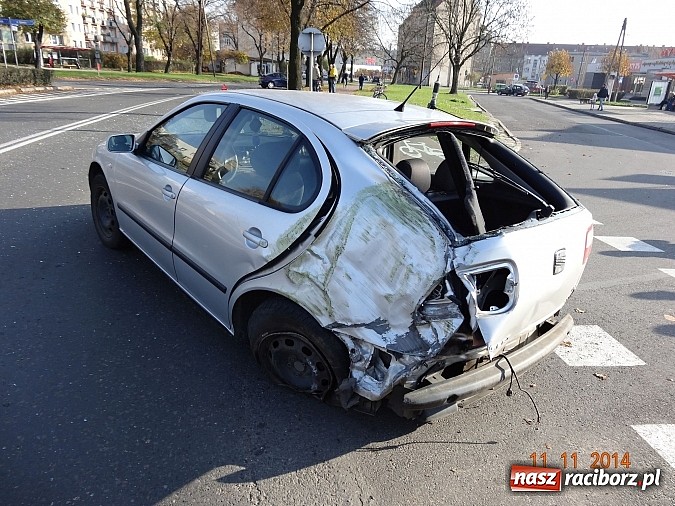 Zdjęcie w galerii na portalu naszraciborz.pl: Kierująca oplem tigrą wymusiła pierwszeństwo i wjechała w seata wiadomości z regionu