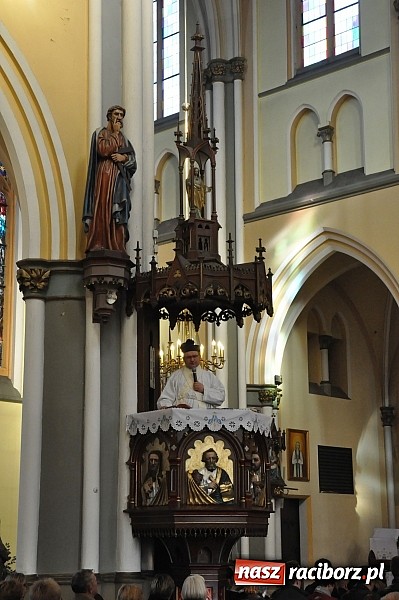 Zdjęcie w galerii na portalu naszraciborz.pl: W kościele na Ostrogu odprawiono mszę św. za Ojczyznę w rycie trydenckim wiadomości z regionu