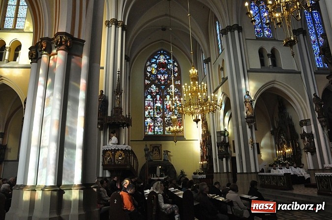 Zdjęcie w galerii na portalu naszraciborz.pl: W kościele na Ostrogu odprawiono mszę św. za Ojczyznę w rycie trydenckim wiadomości z regionu