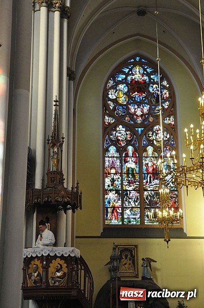 Zdjęcie w galerii na portalu naszraciborz.pl: W kościele na Ostrogu odprawiono mszę św. za Ojczyznę w rycie trydenckim wiadomości z regionu