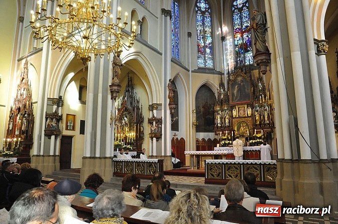 Zdjęcie w galerii na portalu naszraciborz.pl: W kościele na Ostrogu odprawiono mszę św. za Ojczyznę w rycie trydenckim wiadomości z regionu