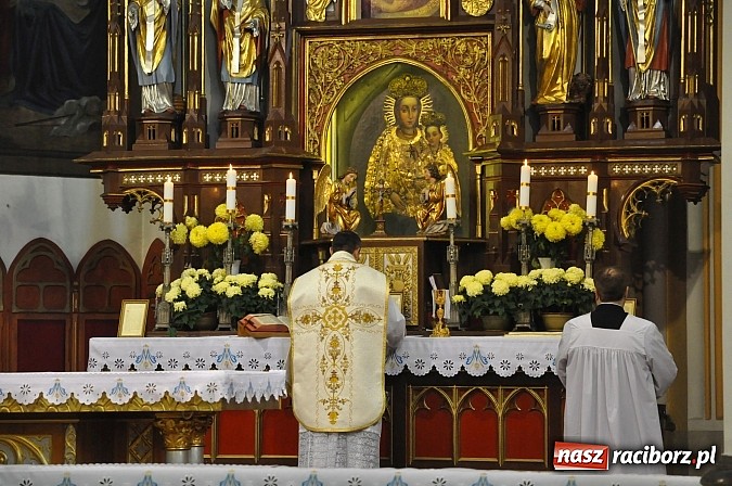 Zdjęcie w galerii na portalu naszraciborz.pl: W kościele na Ostrogu odprawiono mszę św. za Ojczyznę w rycie trydenckim wiadomości z regionu