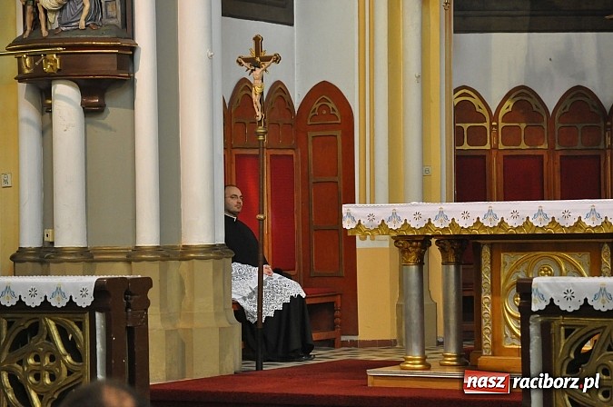 Zdjęcie w galerii na portalu naszraciborz.pl: W kościele na Ostrogu odprawiono mszę św. za Ojczyznę w rycie trydenckim wiadomości z regionu