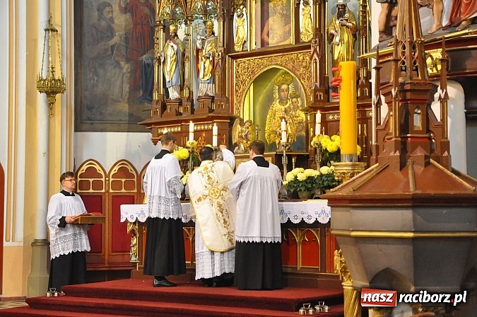 Zdjęcie w galerii na portalu naszraciborz.pl: W kościele na Ostrogu odprawiono mszę św. za Ojczyznę w rycie trydenckim wiadomości z regionu