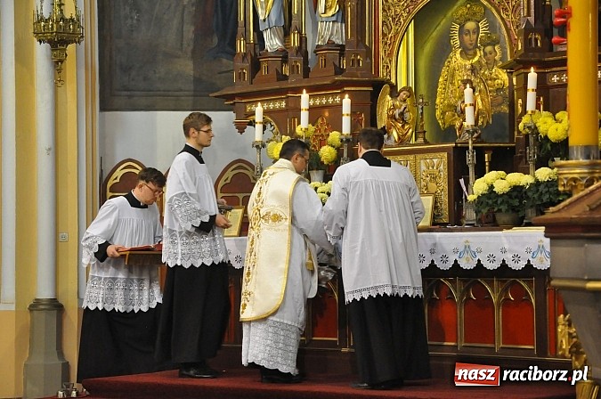 Zdjęcie w galerii na portalu naszraciborz.pl: W kościele na Ostrogu odprawiono mszę św. za Ojczyznę w rycie trydenckim wiadomości z regionu