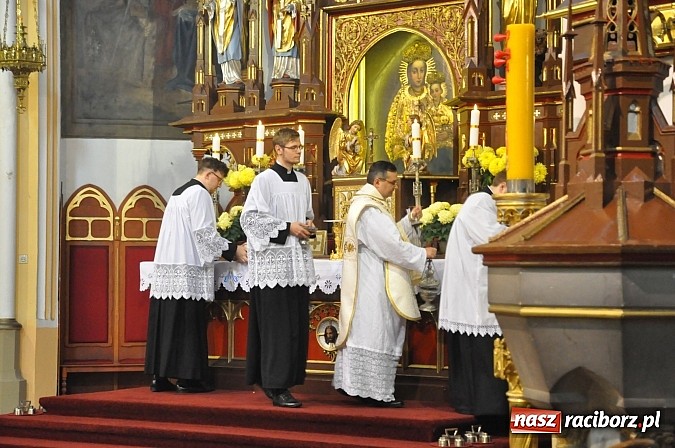 Zdjęcie w galerii na portalu naszraciborz.pl: W kościele na Ostrogu odprawiono mszę św. za Ojczyznę w rycie trydenckim wiadomości z regionu
