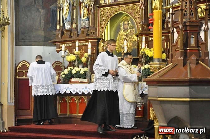Zdjęcie w galerii na portalu naszraciborz.pl: W kościele na Ostrogu odprawiono mszę św. za Ojczyznę w rycie trydenckim wiadomości z regionu
