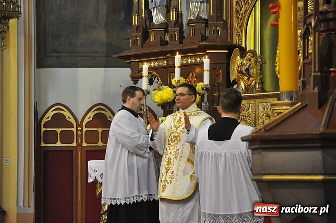 Zdjęcie w galerii na portalu naszraciborz.pl: W kościele na Ostrogu odprawiono mszę św. za Ojczyznę w rycie trydenckim wiadomości z regionu