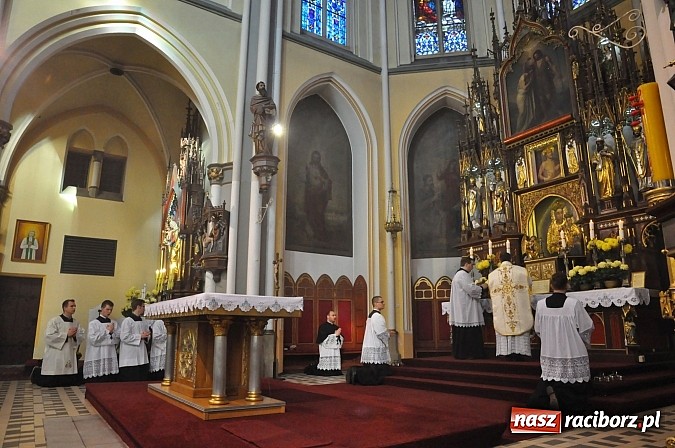 Zdjęcie w galerii na portalu naszraciborz.pl: W kościele na Ostrogu odprawiono mszę św. za Ojczyznę w rycie trydenckim wiadomości z regionu