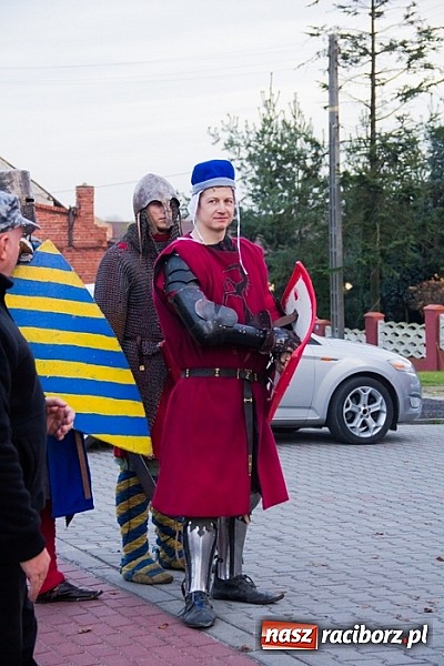 Zdjęcie w galerii na portalu naszraciborz.pl: Poczęstunek w Bieńkowicach rogalami marcińskimi wiadomości z regionu