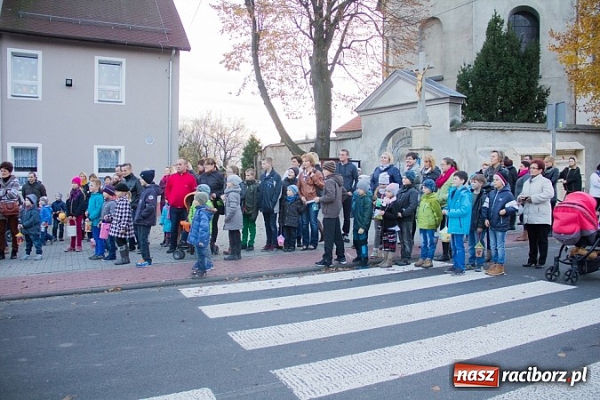 Zdjęcie w galerii na portalu naszraciborz.pl: Poczęstunek w Bieńkowicach rogalami marcińskimi wiadomości z regionu