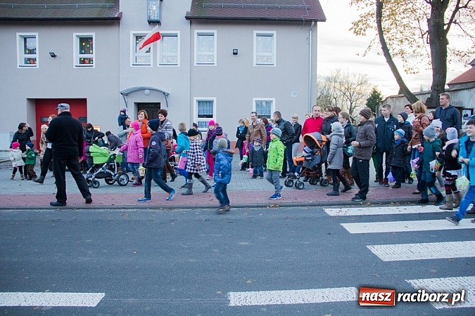 Zdjęcie w galerii na portalu naszraciborz.pl: Poczęstunek w Bieńkowicach rogalami marcińskimi wiadomości z regionu