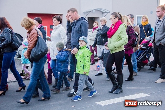 Zdjęcie w galerii na portalu naszraciborz.pl: Poczęstunek w Bieńkowicach rogalami marcińskimi wiadomości z regionu
