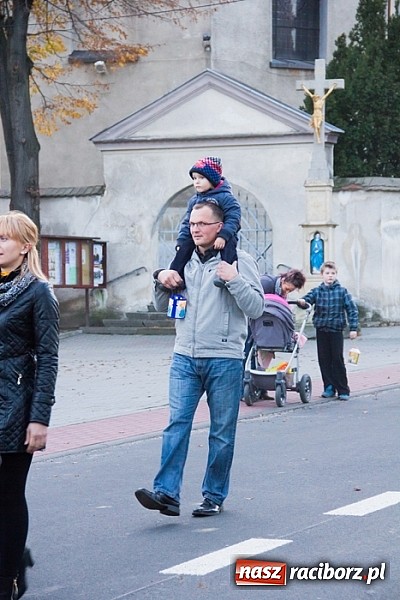 Zdjęcie w galerii na portalu naszraciborz.pl: Poczęstunek w Bieńkowicach rogalami marcińskimi wiadomości z regionu