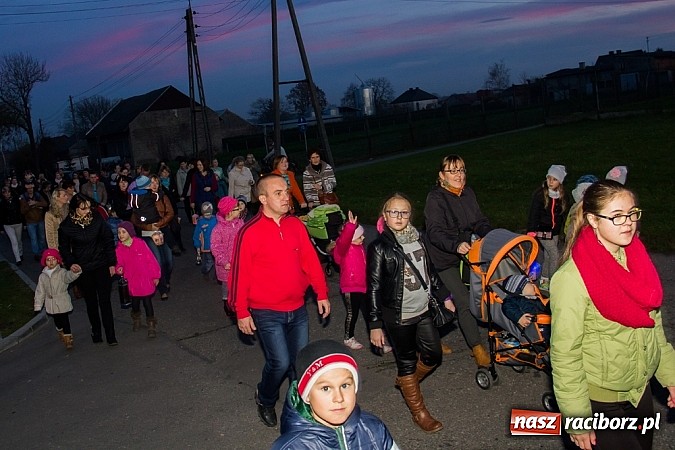 Zdjęcie w galerii na portalu naszraciborz.pl: Poczęstunek w Bieńkowicach rogalami marcińskimi wiadomości z regionu