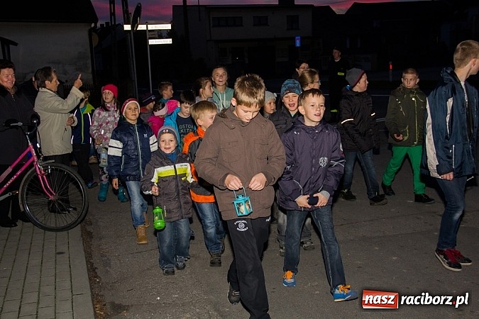 Zdjęcie w galerii na portalu naszraciborz.pl: Poczęstunek w Bieńkowicach rogalami marcińskimi wiadomości z regionu