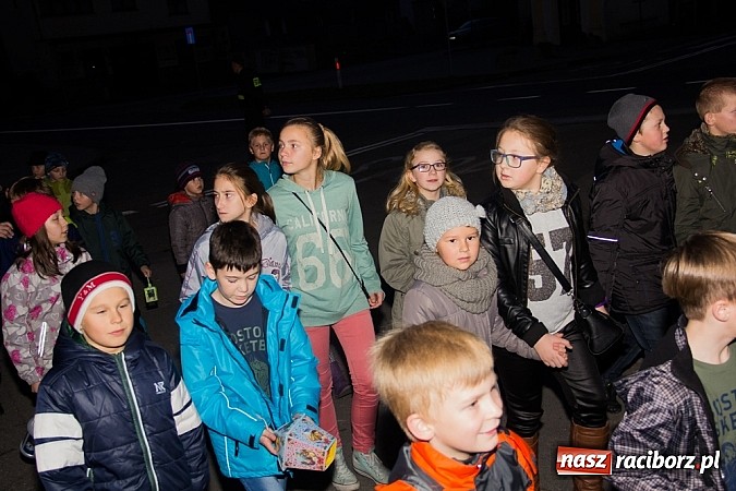 Zdjęcie w galerii na portalu naszraciborz.pl: Poczęstunek w Bieńkowicach rogalami marcińskimi wiadomości z regionu