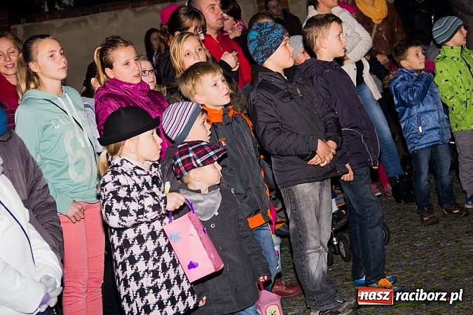 Zdjęcie w galerii na portalu naszraciborz.pl: Poczęstunek w Bieńkowicach rogalami marcińskimi wiadomości z regionu