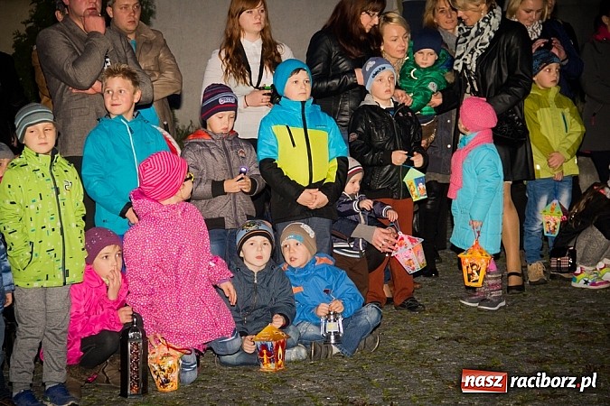 Zdjęcie w galerii na portalu naszraciborz.pl: Poczęstunek w Bieńkowicach rogalami marcińskimi wiadomości z regionu