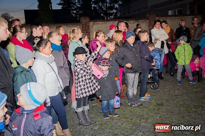 Zdjęcie w galerii na portalu naszraciborz.pl: Poczęstunek w Bieńkowicach rogalami marcińskimi wiadomości z regionu