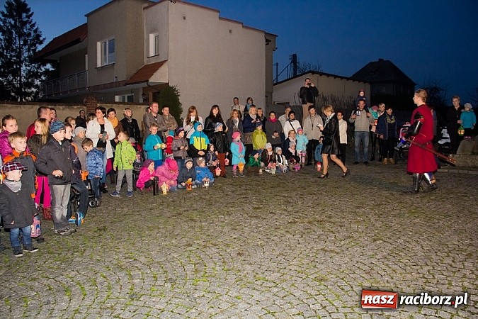 Zdjęcie w galerii na portalu naszraciborz.pl: Poczęstunek w Bieńkowicach rogalami marcińskimi wiadomości z regionu