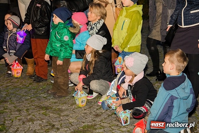 Zdjęcie w galerii na portalu naszraciborz.pl: Poczęstunek w Bieńkowicach rogalami marcińskimi wiadomości z regionu